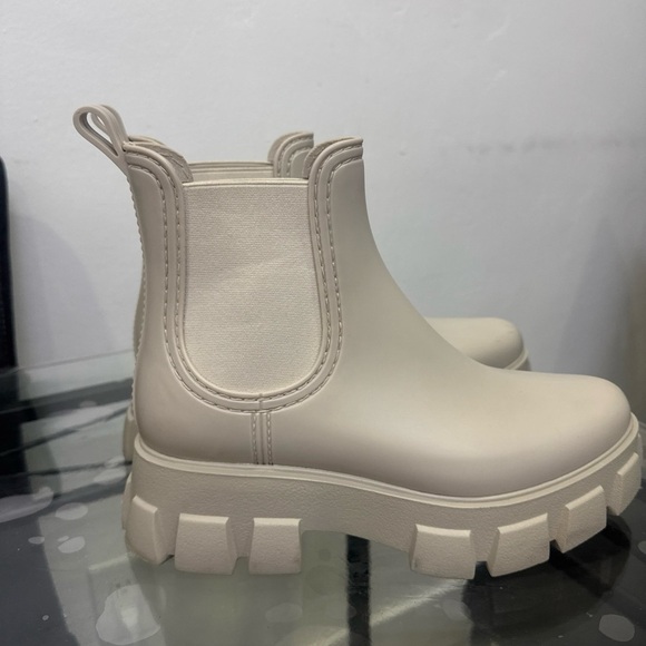 Jeffrey Campbell Shoes - Jeffrey Campbell Off-White Chunky Chelsea Booties